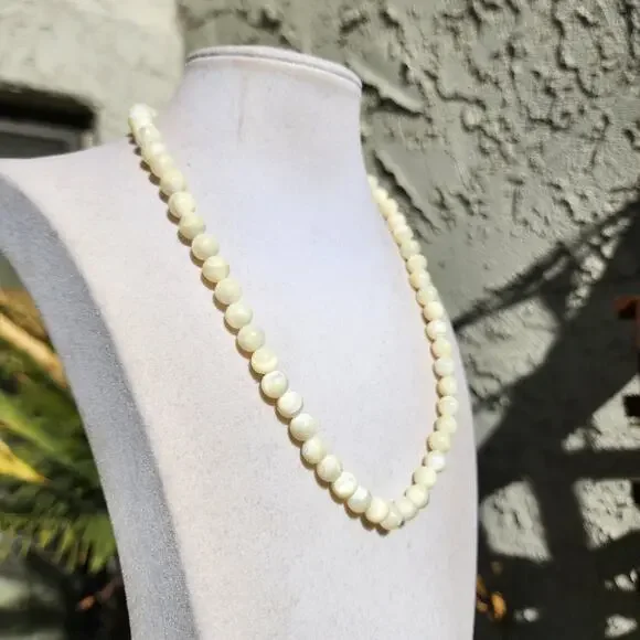 Vintage Balamuti Pearl Necklace MOP Shell Round Beaded Barrel Clasp 8mm